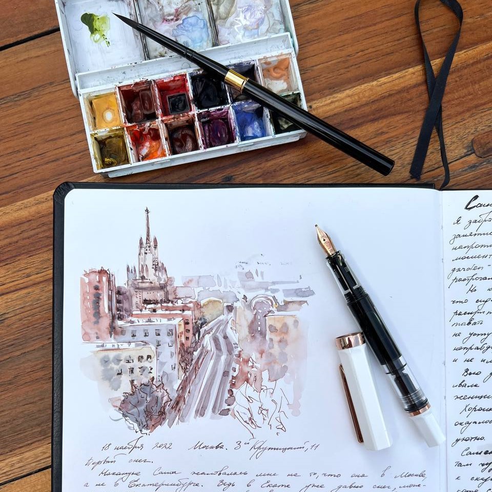 Рисунок города чернилами и акварелью