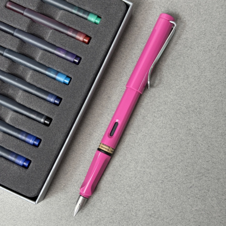Набор LAMY SAFARI, Pink/Розовый (перьевая ручка + картриджи)