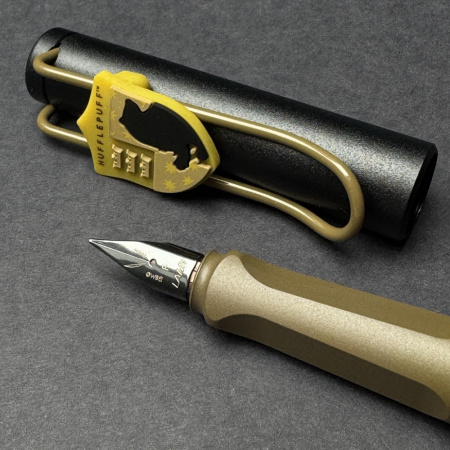 Ручка перьевая LAMY SAFARI HARRY POTTER, Hufflepuff/Черный с золотым