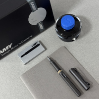 Набор LAMY SAFARI, Umbra/Умбра (перьевая ручка + картриджи + чернила + конвертер)