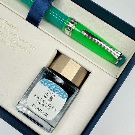 Набор SAILOR: перьевая ручка PRO GEAR, Aurora Borealis, RT 14K, + Чернила SHIKIORI, Yamadori
