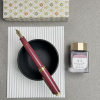 Набор SAILOR: перьевая ручка PRO GEAR SLIM JAPANESE SWEETS, Nerikiri/Темно-розовый, GT 14K, + Чернила SHIKIORI, Okuyama