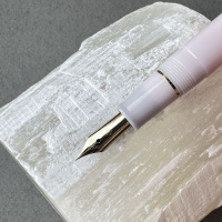 Ручка перьевая SAILOR SHIKIORI KUSA ASOBI, Gold IP still nib, Hanakanmuri/Розовый