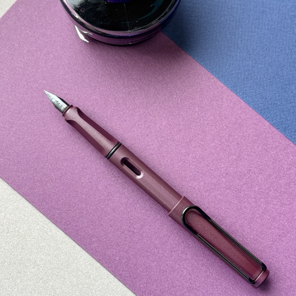 Ручка перьевая LAMY SAFARI, Scarlet/Фиолетовый (пурпурный)