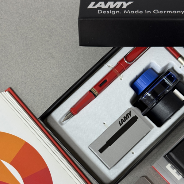 Набор LAMY SAFARI, Red/Красный (перьевая ручка + картриджи + чернила + конвертер)