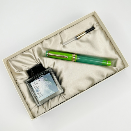 Набор SAILOR: перьевая ручка PRO GEAR SLIM MANYO II, Grass, GT 14K, + Чернила MANYO Hinoki