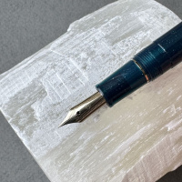 Ручка перьевая SAILOR SHIKIORI KUSA ASOBI, Gold IP still nib, Yukiusagi/Изумрудный