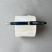 Ручка перьевая SAILOR SHIKIORI KUSA ASOBI, Gold IP still nib, Yukiusagi/Изумрудный