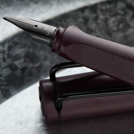 Ручка перьевая LAMY SAFARI, Scarlet/Фиолетовый (пурпурный)